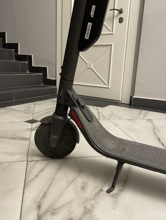 Продам электросамокат Ninebot Es4