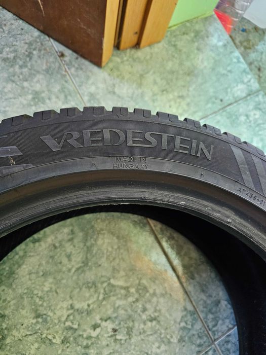 215 45 16 цола зимни гуми 2 броя Vredestein
