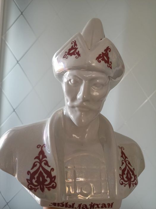 Фарфоровая статуэтка-бюст «Абылайхан»