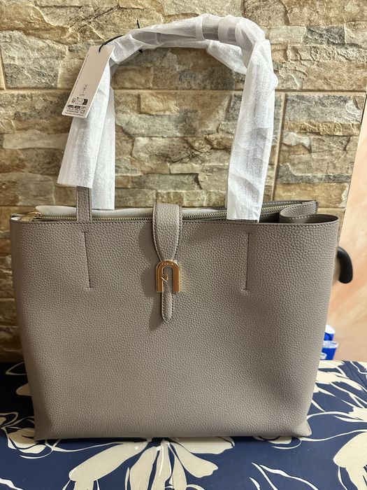 Чанти нови Furla Sofia/Фурла бежова и черна с дръжки за рамо, голям размер