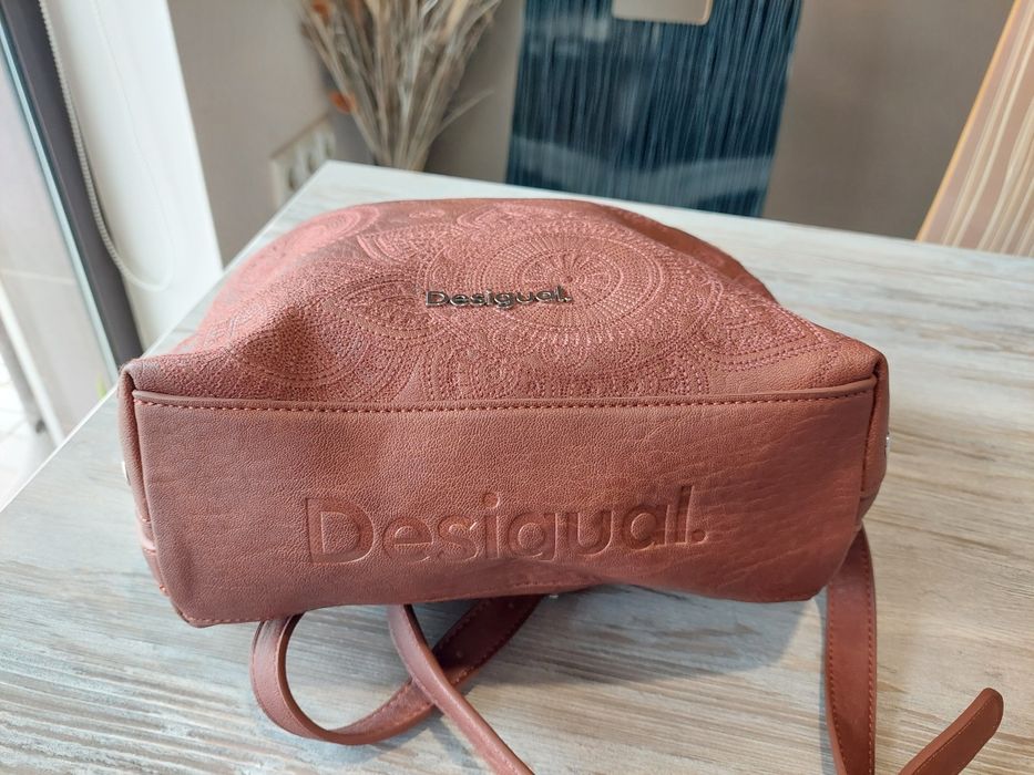 Нова раница  Desigual