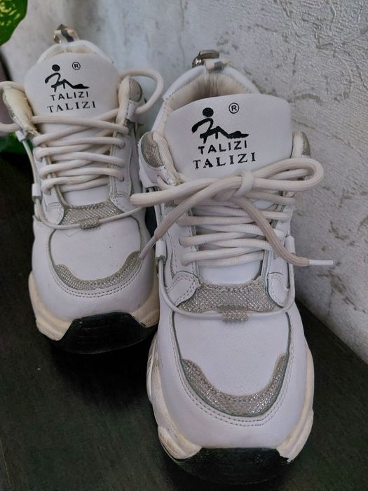 Кроссовки на платформе