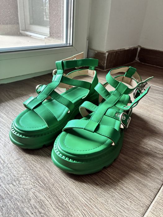 Sandale cu platforma