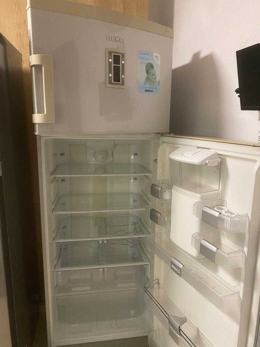 Frigider Beko DEN477MWD No Frost cu dozator de apă