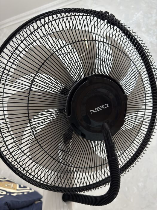 Напольный вентилятор NEO с таймером и режимом сна