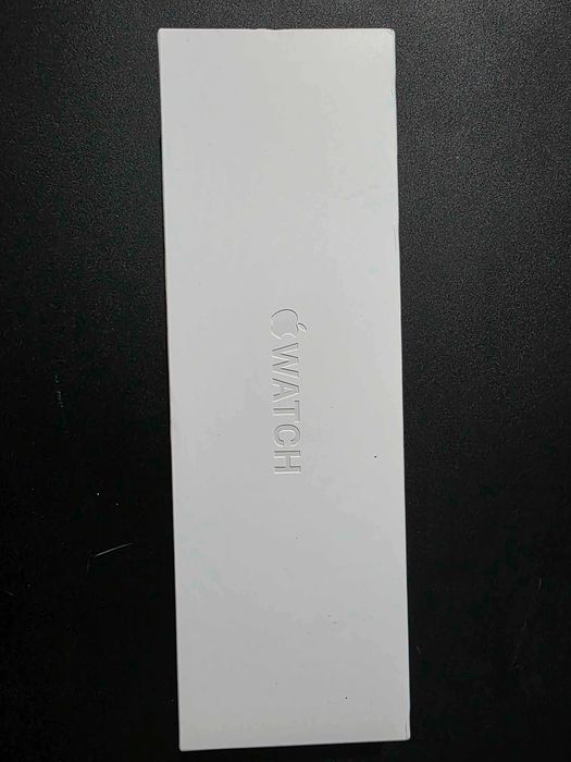 Продавам Apple Watch Series 11, 46 мм, цвят Jet Black.