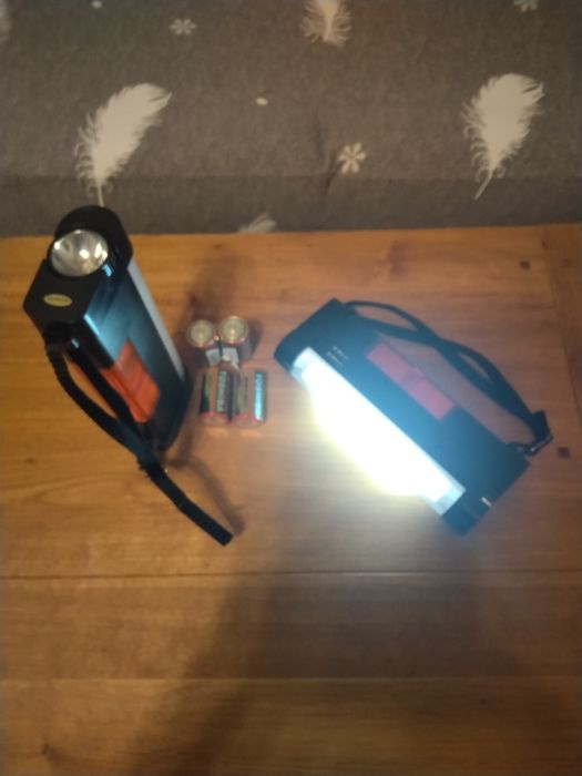 Продавам 3 в 1 - прожектор, луминесцентна лампа и сигнална червена