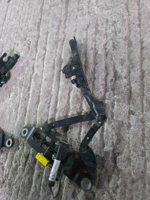 Пиропатрони преден капак BMW F10/F11