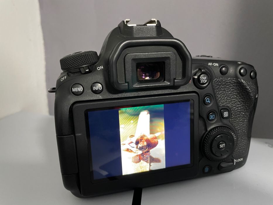 Canon 6D Mark II body +obiectiv