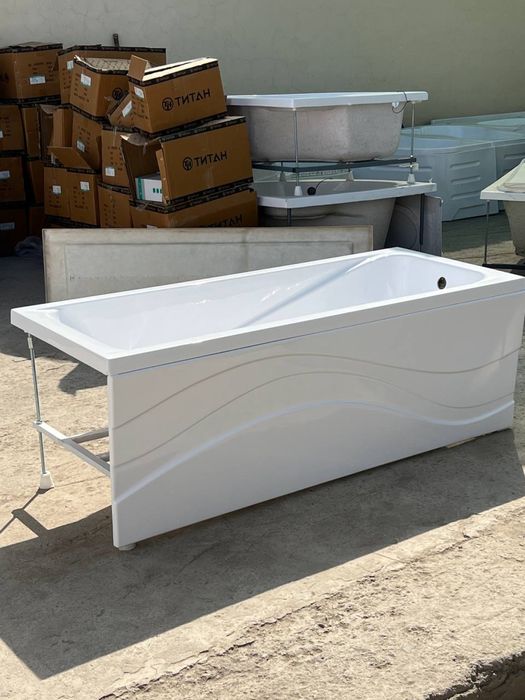 Keng turdagi akril vanna