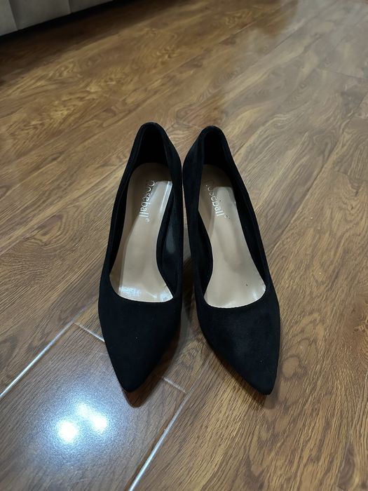 Черные замшевые туфли