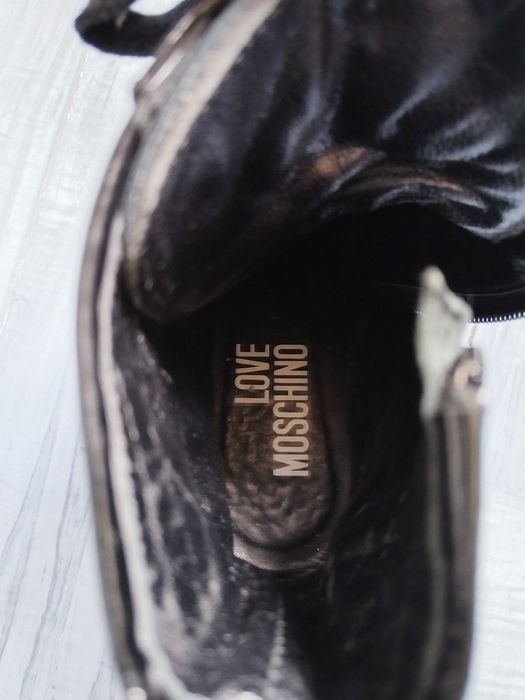 Оригинални боти на Love Moschino