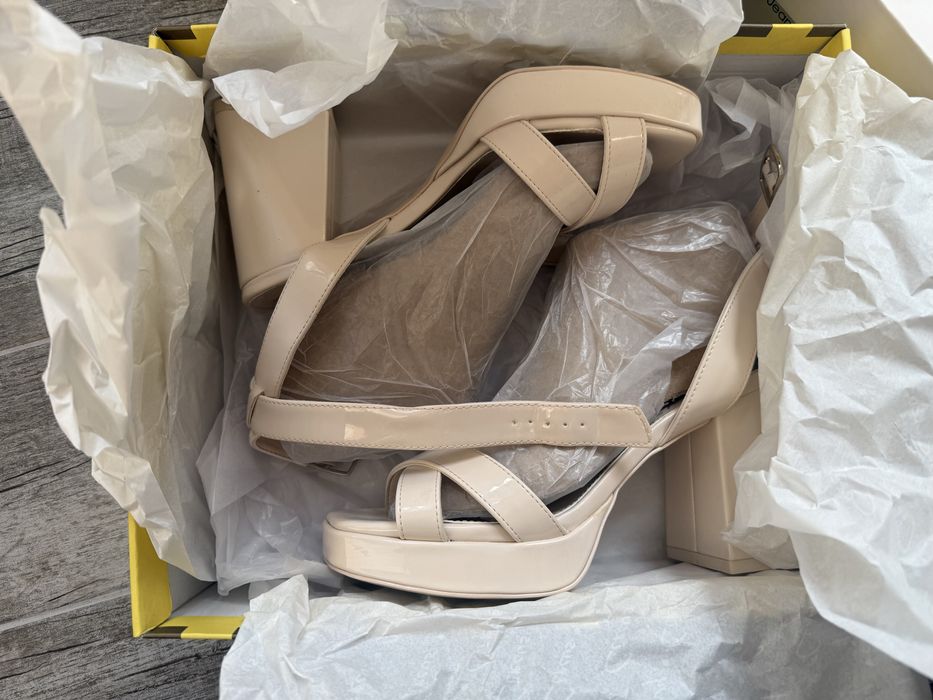 Дамски сандали Circus ny, Бежови, Лачени, 38.5