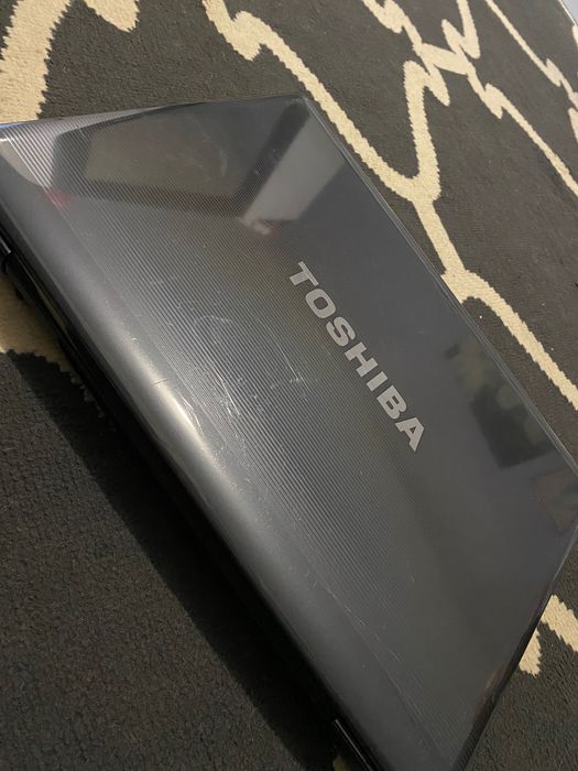 Лаптоп Toshiba..