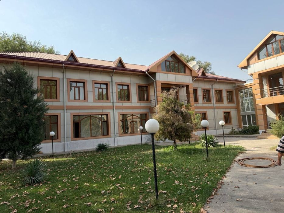 Нотурар бино сотилади 1,8 гектар Янги Узбекистон тарафда