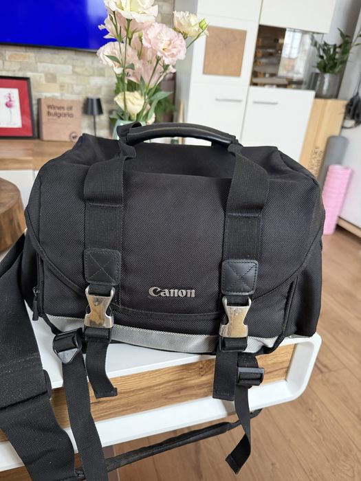 Canon EOS 1300D + два обектива + оригинална чанта Canon