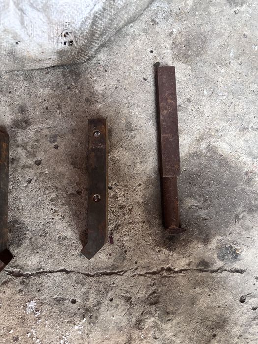 Токарные резцы разные