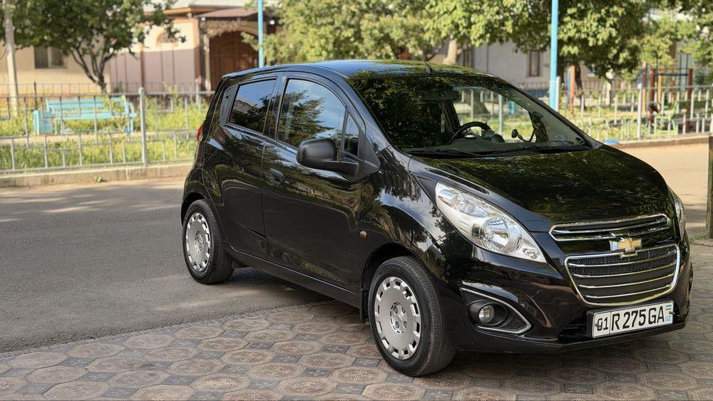 Spark sotiladi qora rang 191000 km