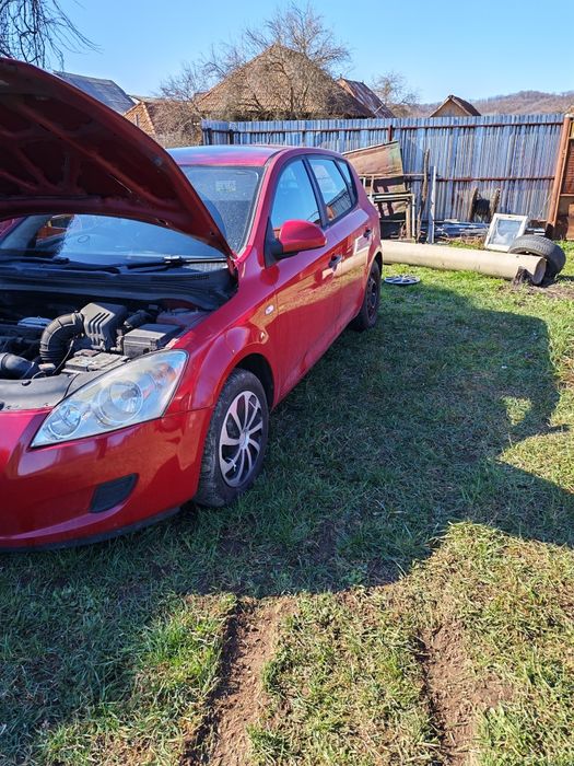 Dezmembrez kia ceed 1 6 benzină