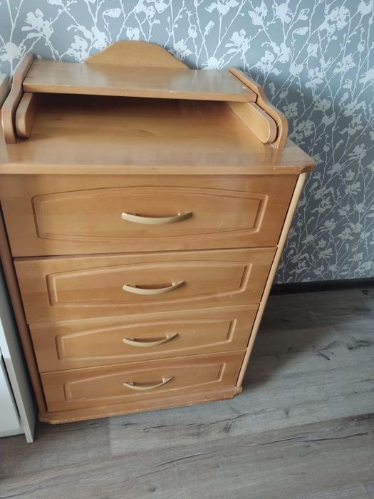 Пелинальный столик-комод