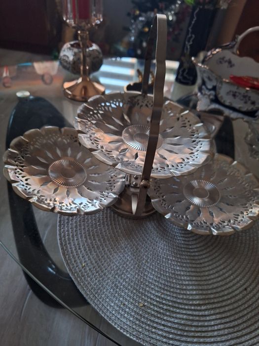 Плато За Сервиране на Сладки от Метал .адки .Напълно Запазено .