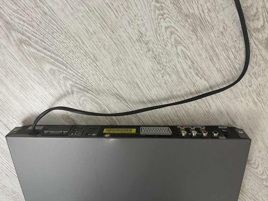 Видемагнитофон  б/у  2000тг