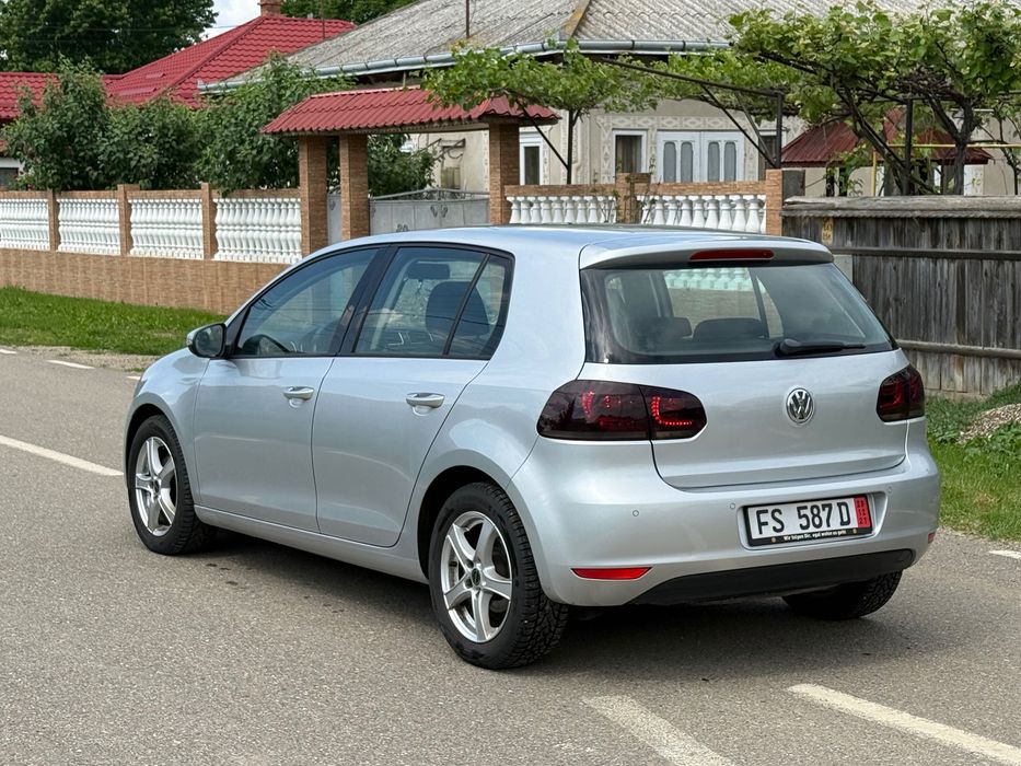 VOLKSWAGEN Golf 2010 — imagine 4