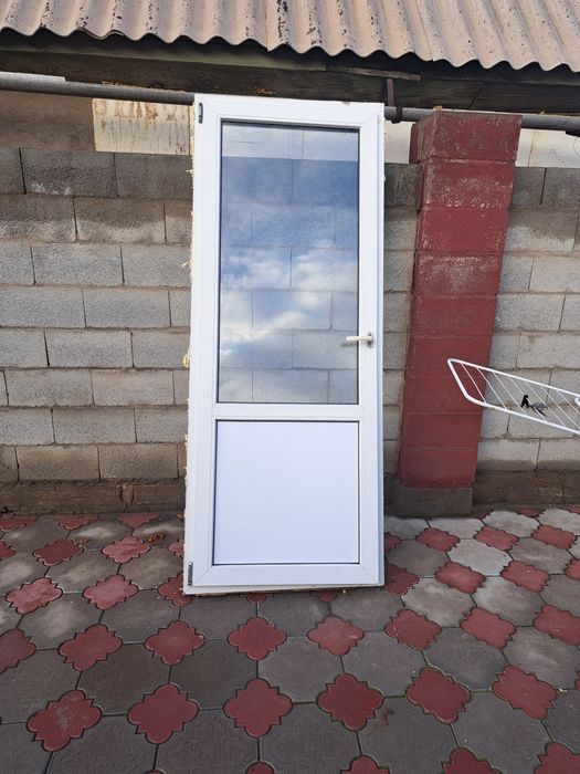 Продам дверь пластик