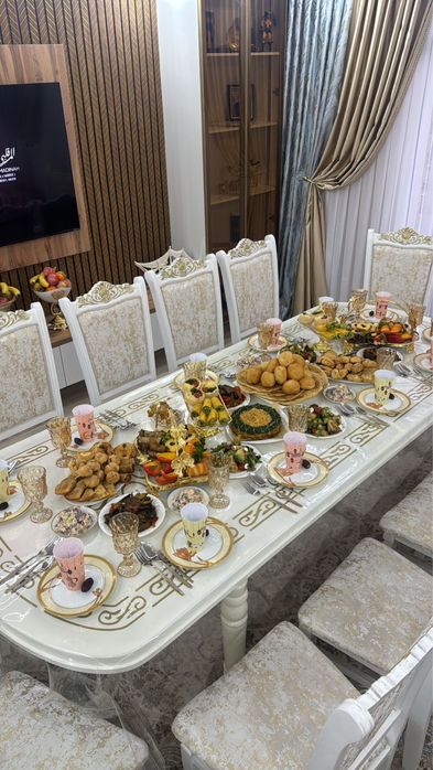 Продается стол стулья