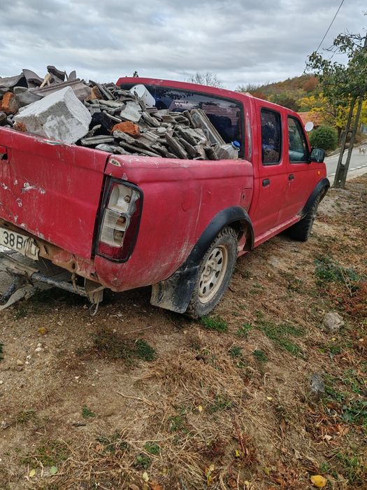 Vând jeep Navara 2002