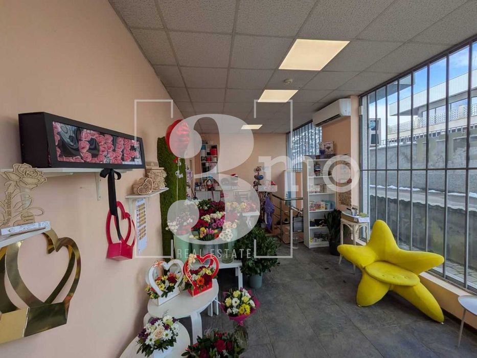 Дава се под наем Магазин в София, Младост 1 - 57 кв.м за 598.23 € - Снимка #1