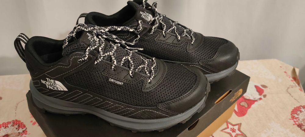 Маратонки The North Face