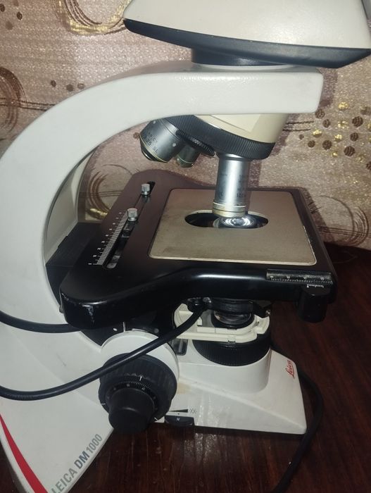 Продается  микроскоп Leica DM1000