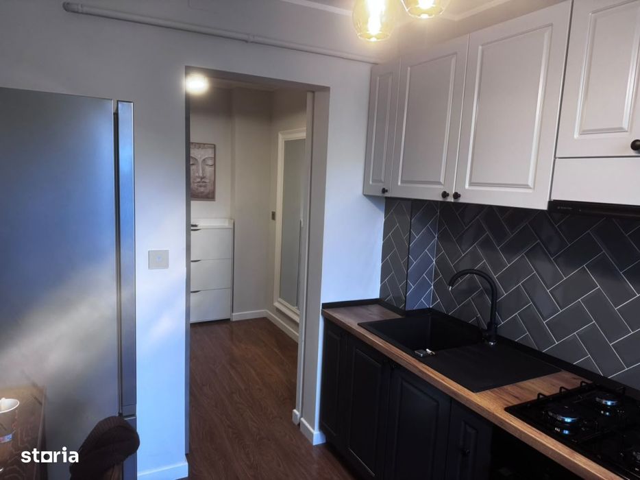 - Etaj 1 - Renovat 2025 -2 camere 53mp, zona Piata Mare.