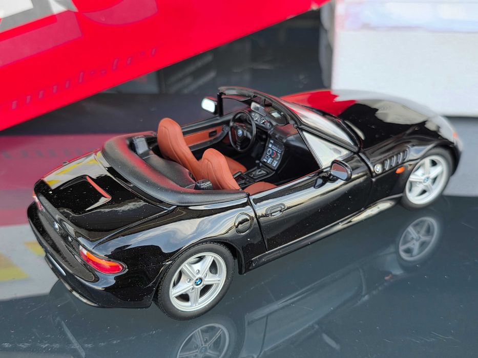 Macheta Auto 1/18 UT Models BMW Z3 Roadster