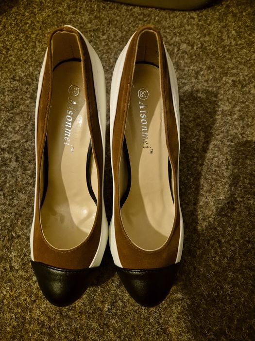 Vand pantofi dama mărimea 38, noi