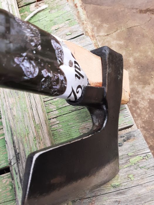 Ковани брадви ресиорна стомана 65г