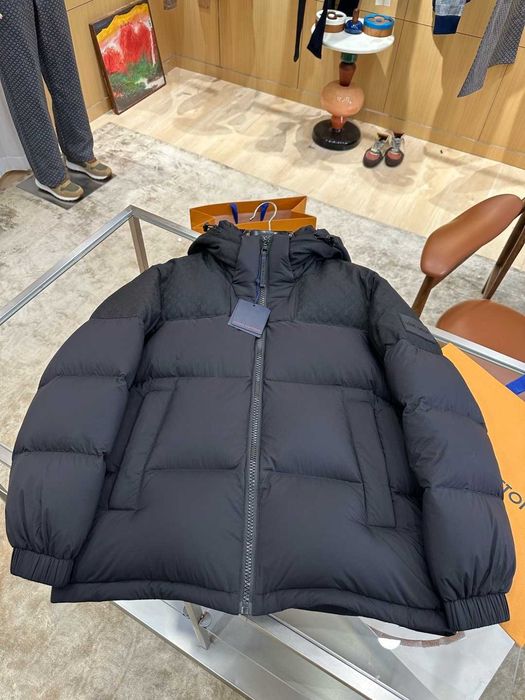 Geaca Louis Vuitton cu umplutura de puf Premium