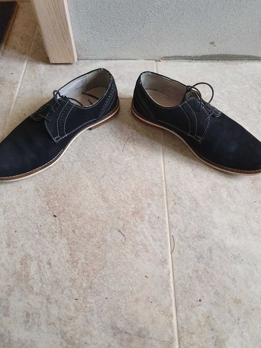 Vand pantofi barbatesti din piele intoarsa