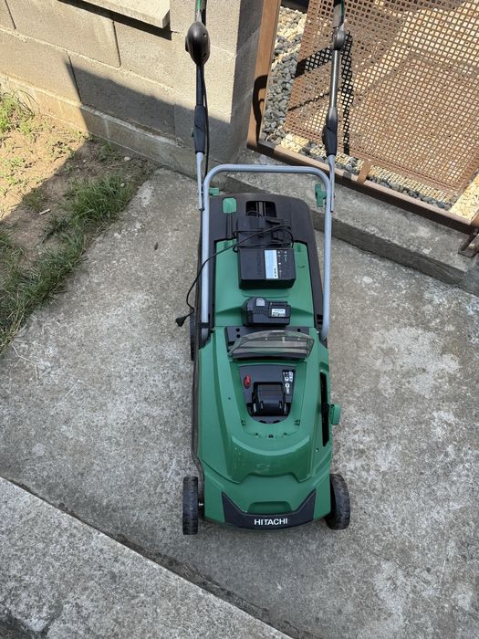 Masina de tuns gazon HITACHI