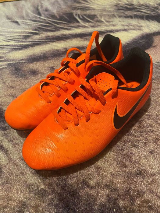 Продавам оригинални бутонки на nike и ролери