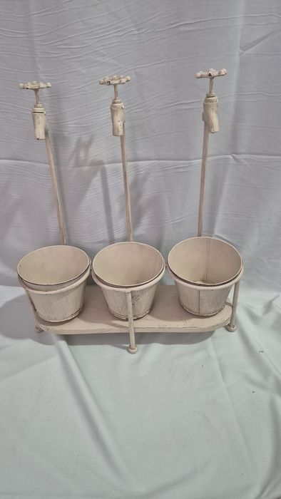 Ваза декоративная с цветами