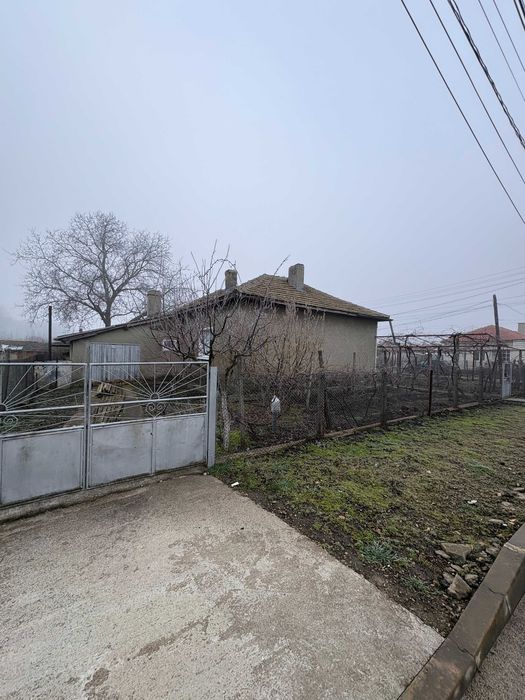 Продавам къща с двор - Генерал Тошево