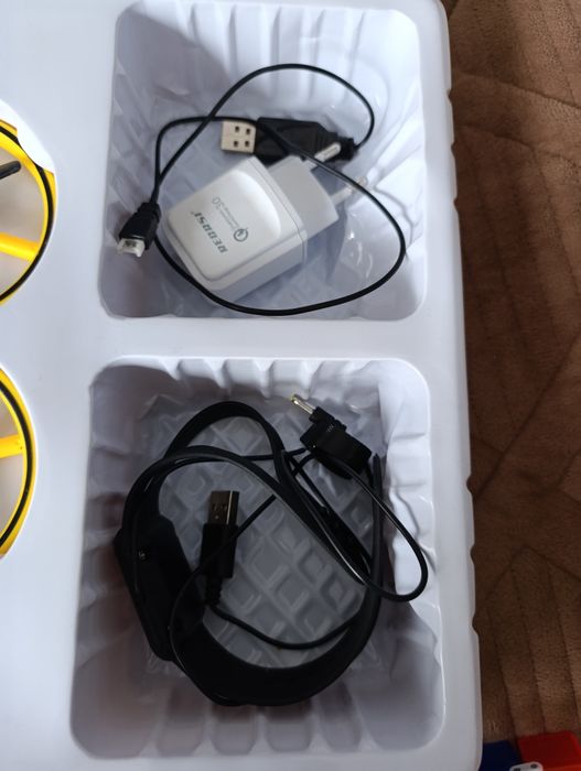 Tracker 2.4GHz дрон на руке