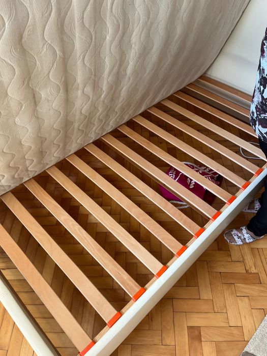 Спалня с двулицев матрак