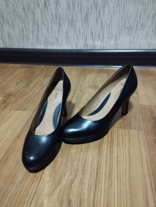 Продам женские туфли