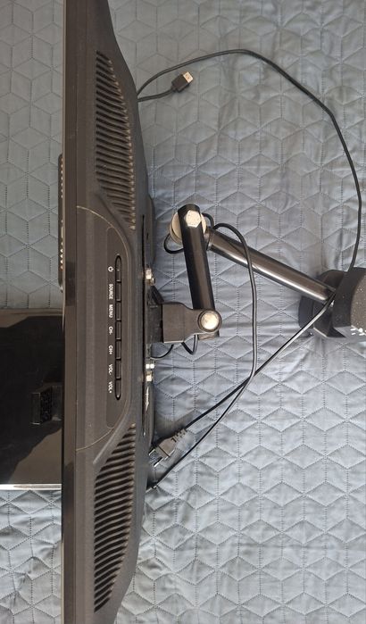 Телевизор NEO 24" - стойка,  HDMI кабел, стойка за стена, дистанционно
