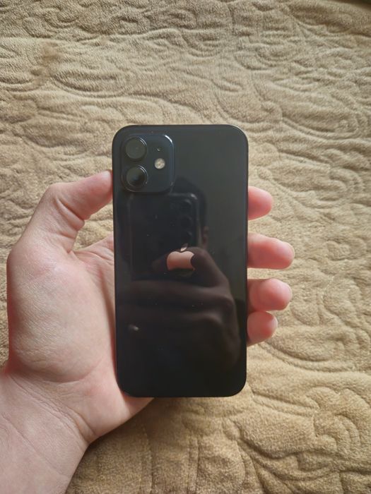 Iphone 12 хорошем состоянии