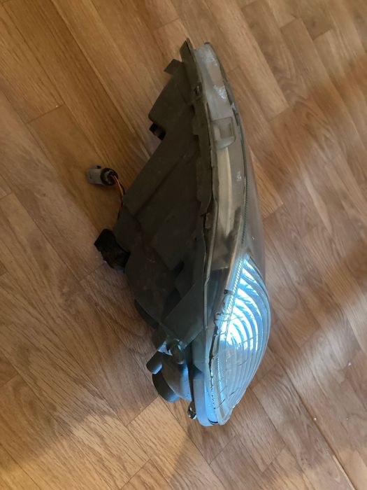 Фар за Тойта Ярис феислифт 2004