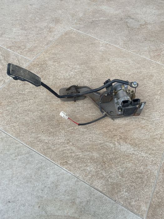 Pedala acceleratie nissan patrol y61 complecta